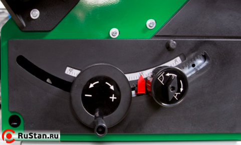 Точное и легкое регулирование высоты и угла наклона пильного диска с помощью удобных маховиков. фото №4 Точное и легкое регулирование высоты и угла наклона пильного диска с помощью удобных маховиков. фото №4